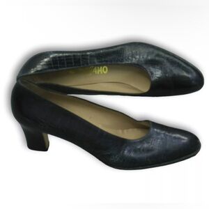 Salvatore Ferragamo Womens Black Leather Italy Pump Heels Size 9.5 4AAAA